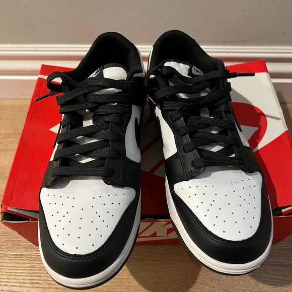 Nike Dunk Black/White Size 9.5 Men's - Picture 3 of 9